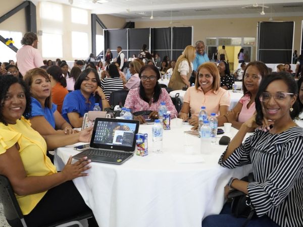 El MINERD capacita a miles de docentes en la “Jornada de Verano 2023-2024” con miras al inicio del próximo año escolar