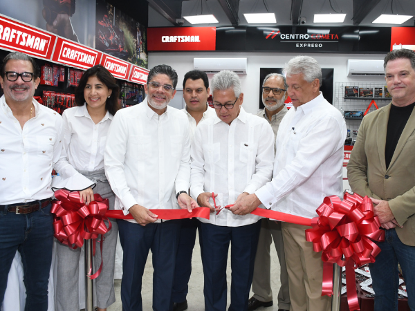Juan Manuel Nuñez y Jorge Galiber, acompañados de ejecutivos del Grupo Cometa y TotalEnergies, realizan corte de cinta