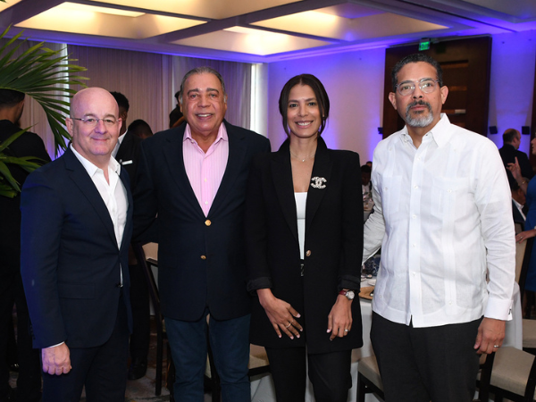 Juri Franchi, Margaret Fiorentino, Fermín Acosta y José Pimentel