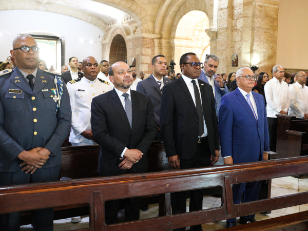 La misa de acción de gracias, presidida por el sacerdote Frankeli Rodríguez, fue un momento para reconocer los avances significativos realizados por la Tesorería Nacional bajo la dirección de Luis Rafael Delgado Sánchez y para reafirmar el compromiso de la institución con el bienestar y el progreso de la ciudadanía dominicana.