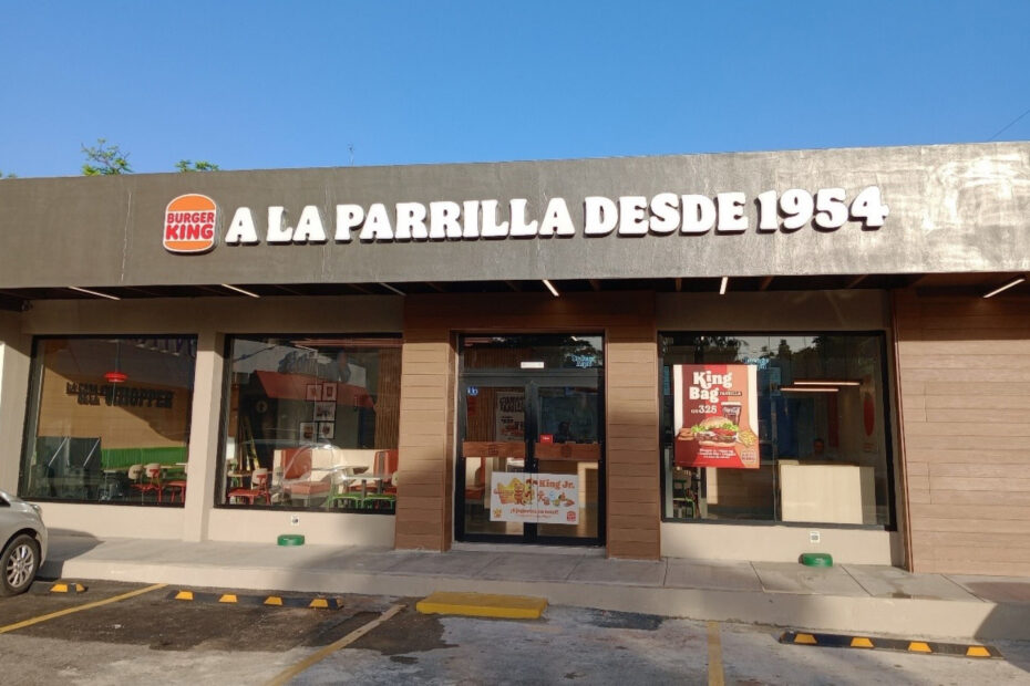 Burger King # 22, ubicado en el Centro Comercial JJ González.