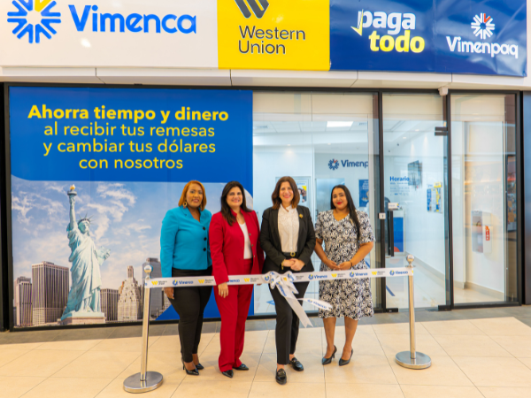 Celeste Rosario, Maria Curiel, Giselle Marie Méndez  Sued y Veronelsida Diaz, en Jumbo, San Francisco de Macorís
