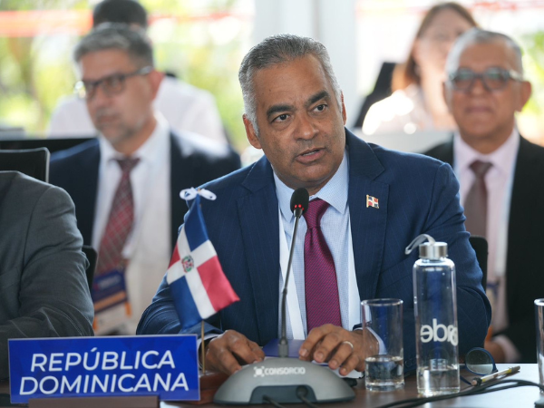 Ministro Joel Santos pondera transición energética debe acelerarse ante efectos del cambio climático