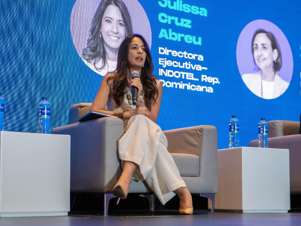Julissa Cruz, en el panel “Pasos a seguir para la implementación eficiente de la mejora regulatoria en América Latina”.