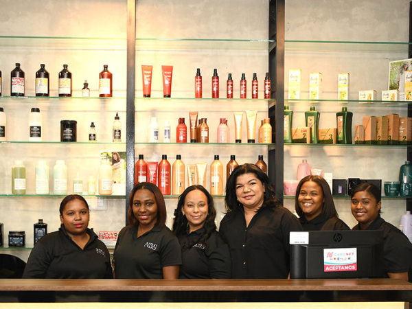Equipo de Servicio al cliente de NBS Beauty Center.