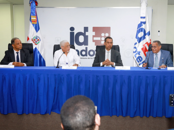 Aurelio Henríquez, Juan Tavares Hernández, Guido Gómez Mazara y Fausto Rosario.