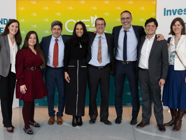 Anais Gardien, del Banco Mundial; Sara González y Rodrigo Fincheira, del Consejo Nacional para el Cambio Climático; Chadia Abreu, del Ministerio de Energía y Minas; y Benoit Lefevre, Joan Miquel Carrillo, Julián González y Jimena Serrano, del BID.