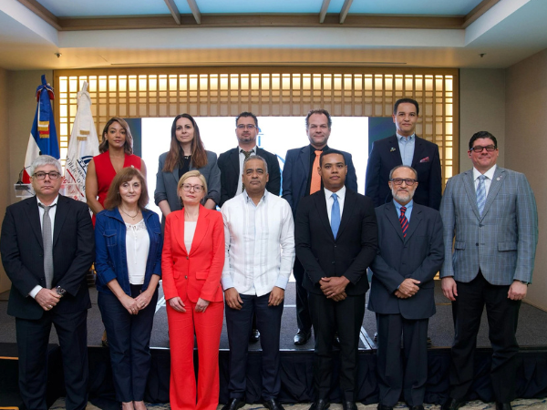 Los viceministros de Energía Eléctrica, Alfonso Rodríguez y de Innovación y Transición Energética, Betty Soto; el director del Incart, José Ramírez; el director de Relaciones Internacionales del MEM, Gustavo Mejía-Ricart, entre otras autoridades y representantes de instituciones del sector.