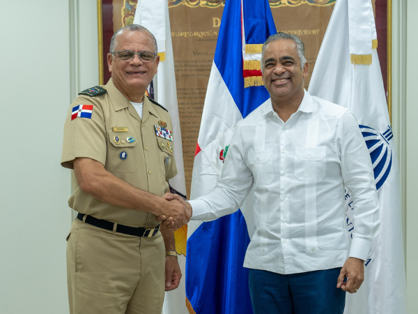 Los ministerios de Energía y Minas y de Defensa trabajan en la elaboración de un acuerdo de cooperación, que permitirá coordinar esfuerzos en favor de la seguridad y el desarrollo de los sectores energético, minero y de hidrocarburos, en beneficio del interés nacional.