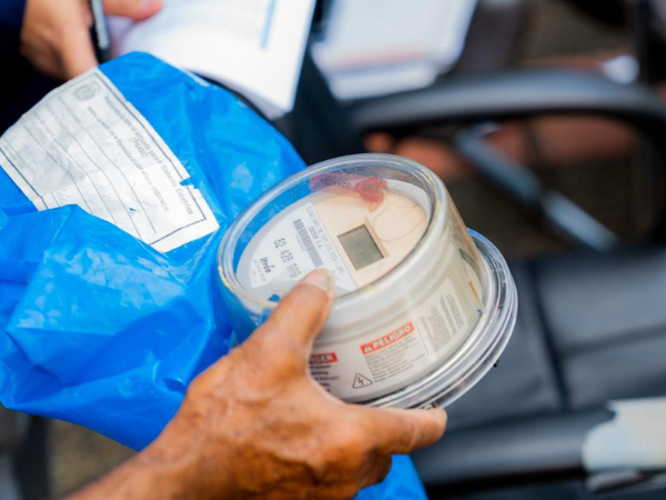 La PGASE hace entrega de 976 medidores a Edesur Dominicana