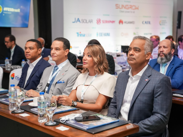 Joel Santos, junto a los viceministros Alfonso Rodríguez, Gaddis Corporán y Betty Soto.