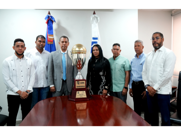Club Fernando Valerio dedica trofeo al INDOTEL