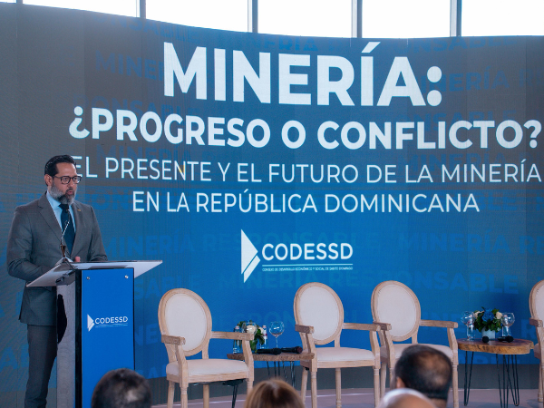 Peter Read, vicepresidente del Codessd, agradeció al Ministerio de Energía y Minas por su participación en el evento.