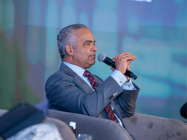 Joel Santos 64% sector financiero apoya las renovables