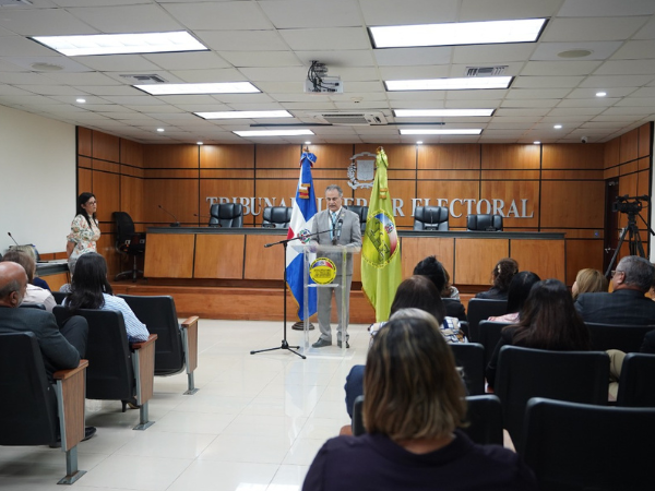 TSE inaugura galería