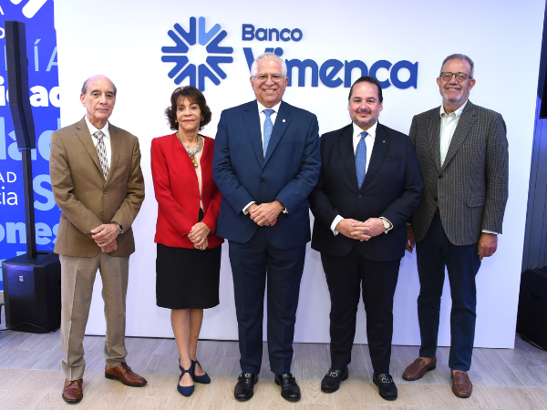 Wayne Humphreys, Gladys Sención, Víctor Virgilio Méndez Saba, Jesús Cornejo y George Pou