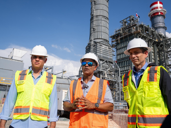 Ministro Santos resalta aportes hará al sistema la central Manzanillo Power Land