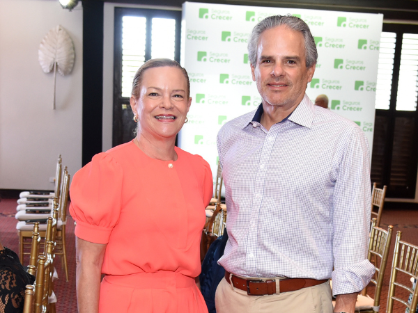 Seguros Crecer - Yolanda Tejeda y Ramón Cáceres