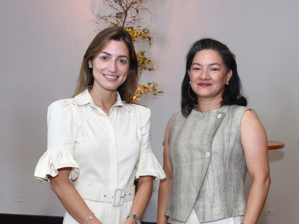 Seguros Crecer - Amelia Sanz y Yahayra Acosta