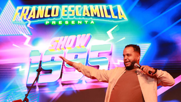 Riqui abriendo el show