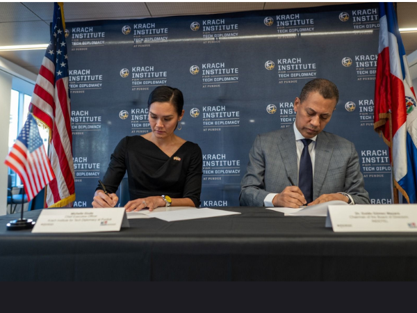 Indotel firma acuerdo con el Krach Institute de Purdue