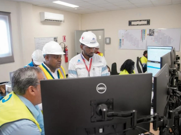 Energía y Minas supervisa - equipo técnico