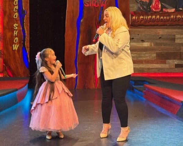 CON SOLO 5 AŇOS, NINETTE “LA PRINCESITA DE LA CANCIÓN”, HACE SU DEBUT EN TELEVISIÓN INTERNACIONAL JUNTO A YARA REY