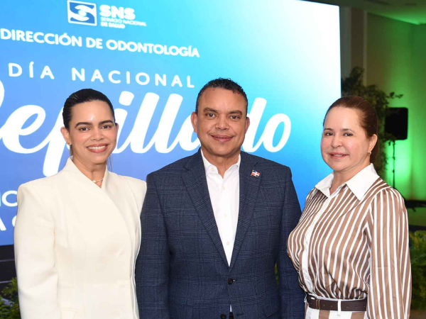 Día Nacional del Cepillado - Yomari Landron, Julio César Landron y Maricris Rondón