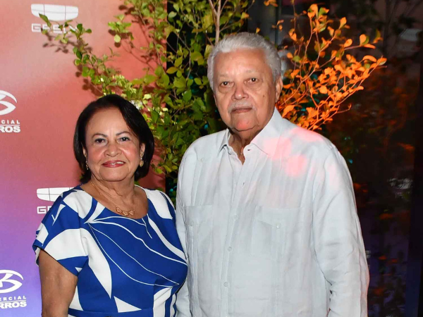 Geely Starray GF-2027 - Katty Castro y César Castro