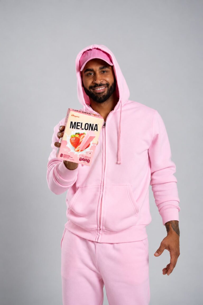 CARAMELO SORPRENDE EN SU NUEVA FACETA COMO EMBAJADOR DE MELONA Y LE PONE SABOR A LA AUTENTICIDAD