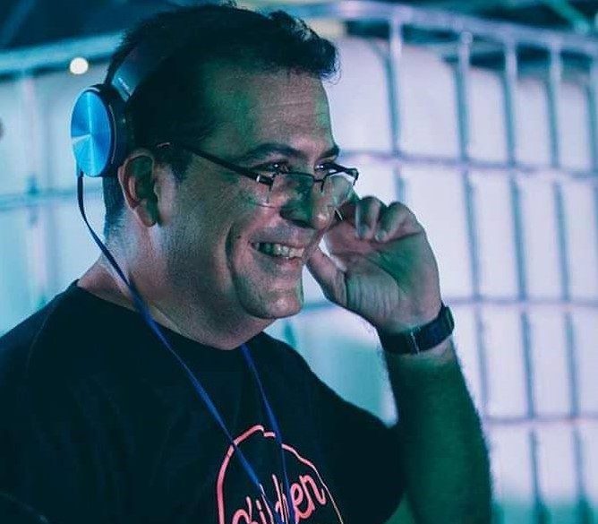 Francisco Ossorio fortalece su carrera en España con presentaciones en reconocidas discotecas